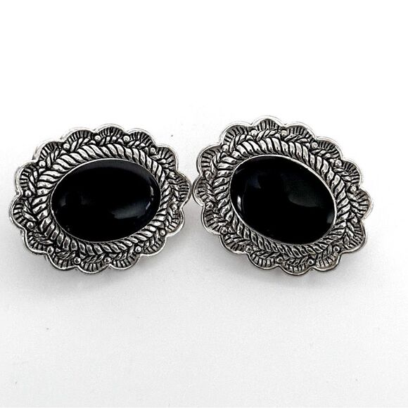 Vintage Sterling Silver Oval Clip-On Earrings with a black stone. - Picture 1 of 8